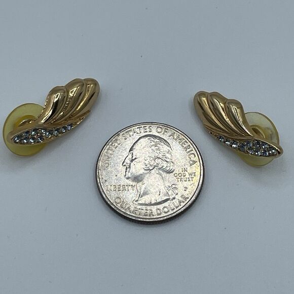 Vintage Monet Gold Tone Blue Rhinestone Angel Wings Stud Post Setting Earrings - Picture 5 of 6